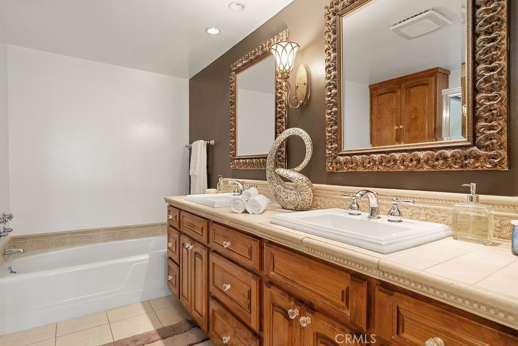 419 N Oakhurst Drive 102