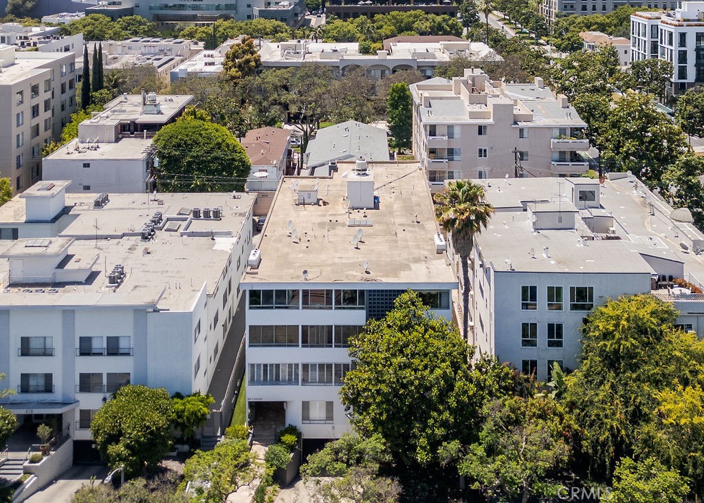 419 N Oakhurst Drive 102