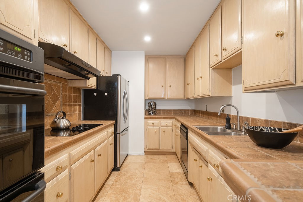 419 N Oakhurst Drive 102