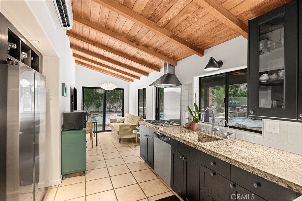 435 E Chuckwalla