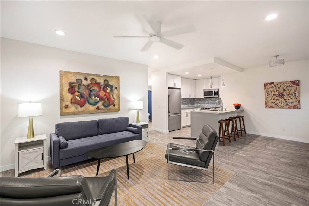 435 E Chuckwalla