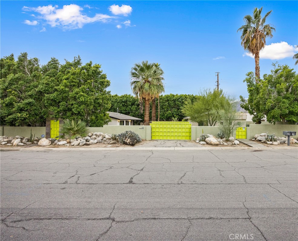 435 E Chuckwalla