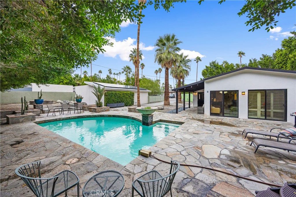 435 E Chuckwalla