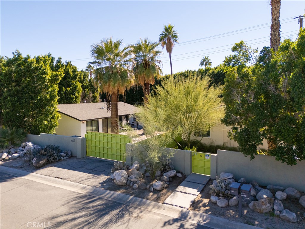 435 E Chuckwalla