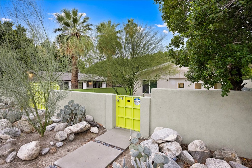 435 E Chuckwalla