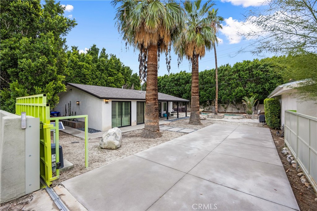 435 E Chuckwalla