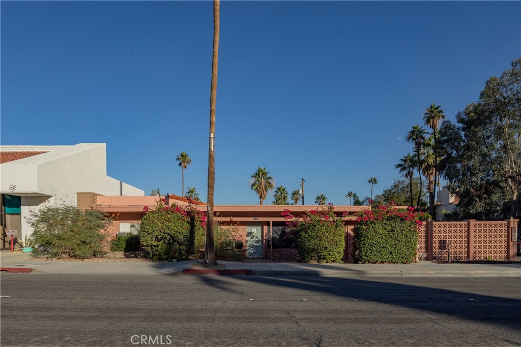 1404 N Palm Canyon