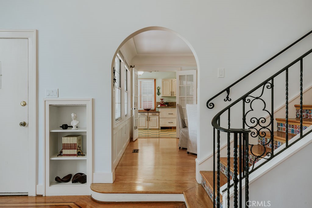 521 W Whiting Avenue