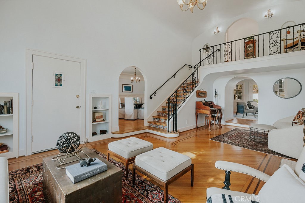 521 W Whiting Avenue