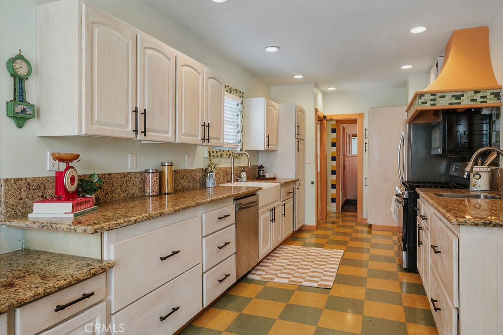 521 W Whiting Avenue