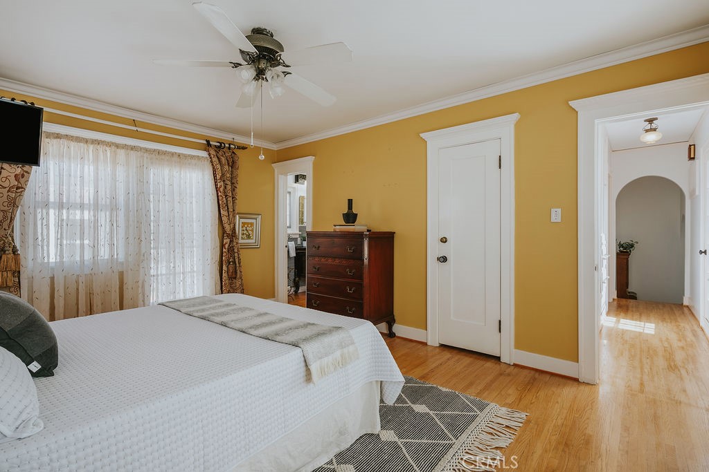 521 W Whiting Avenue