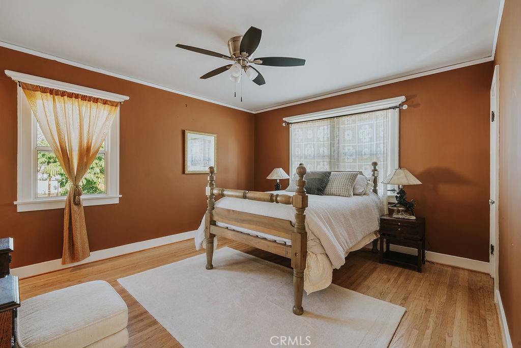 521 W Whiting Avenue