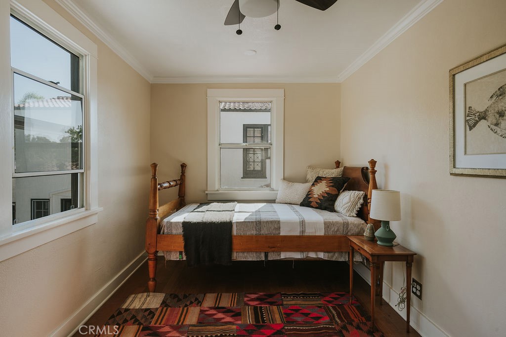 521 W Whiting Avenue