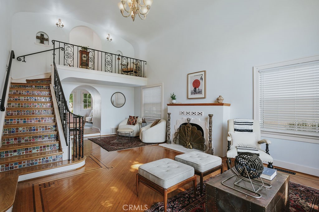 521 W Whiting Avenue