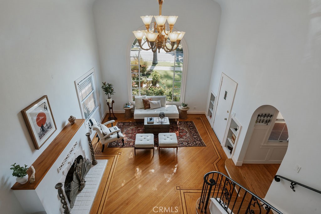 521 W Whiting Avenue