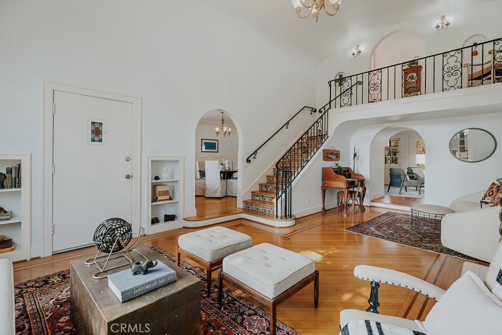 521 W Whiting Avenue