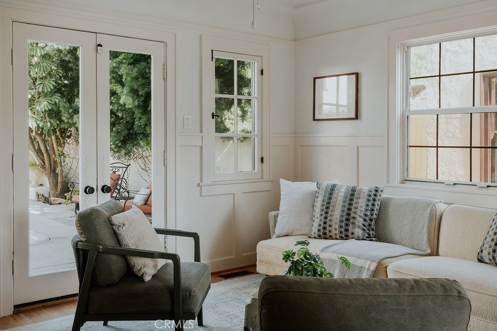 521 W Whiting Avenue