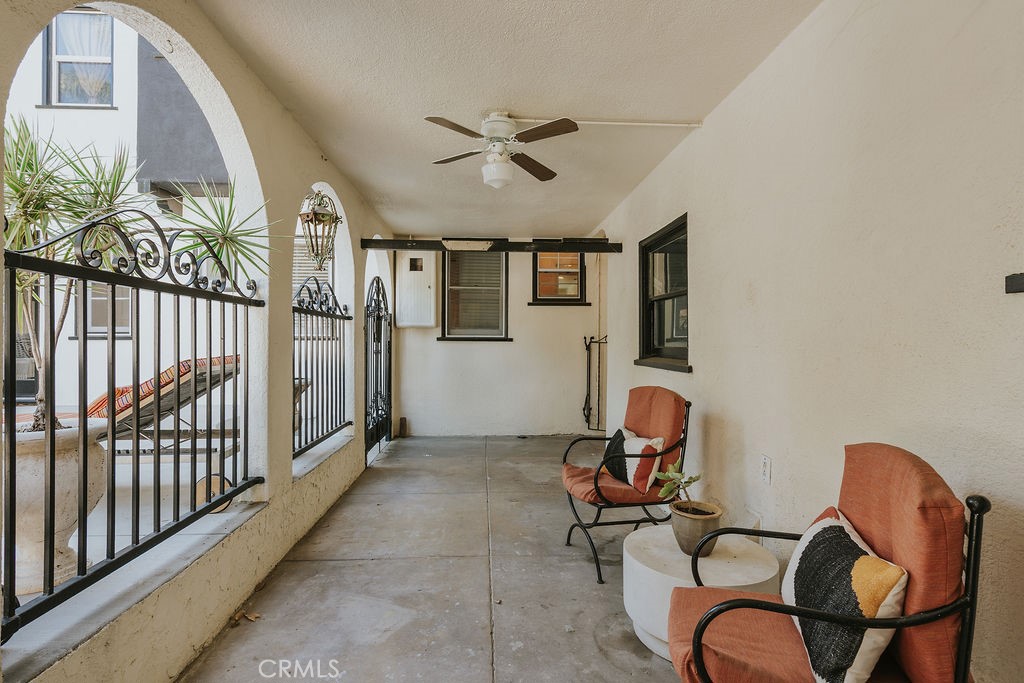 521 W Whiting Avenue