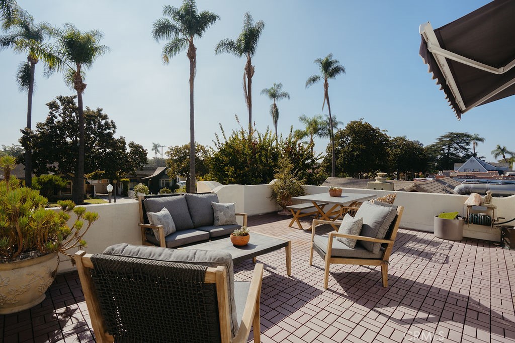 521 W Whiting Avenue