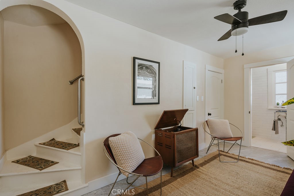 521 W Whiting Avenue