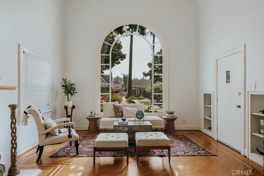 521 W Whiting Avenue