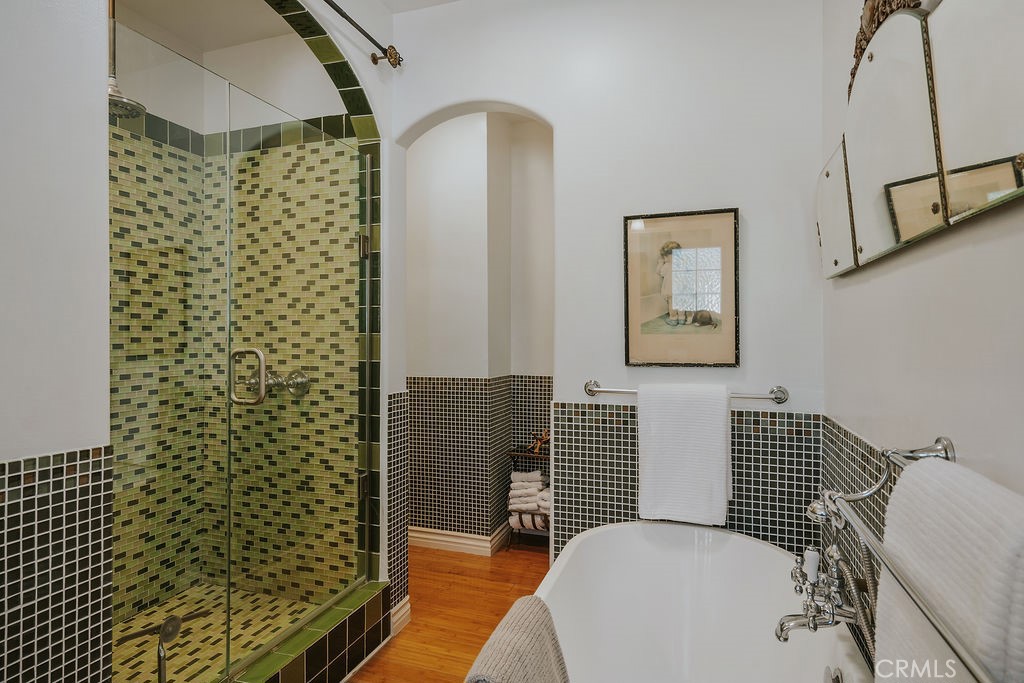 521 W Whiting Avenue