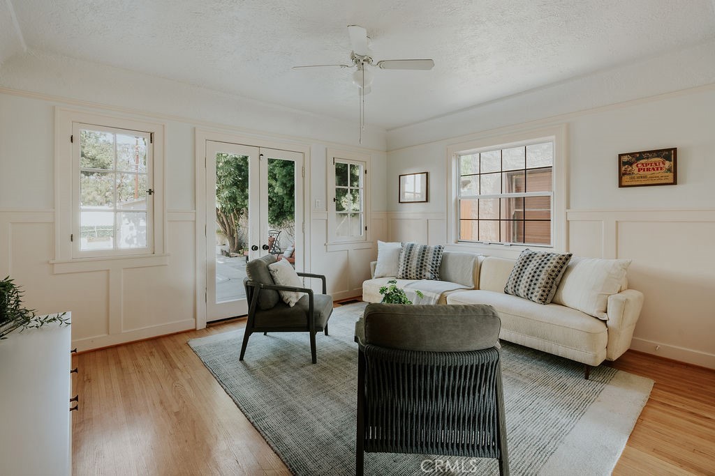 521 W Whiting Avenue