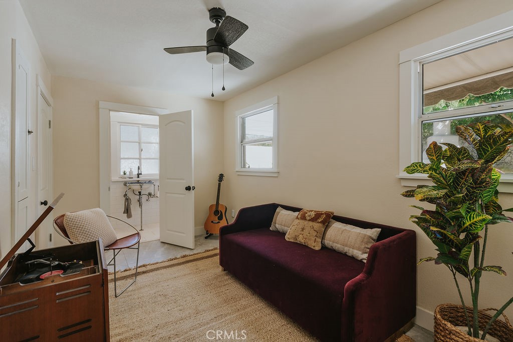 521 W Whiting Avenue