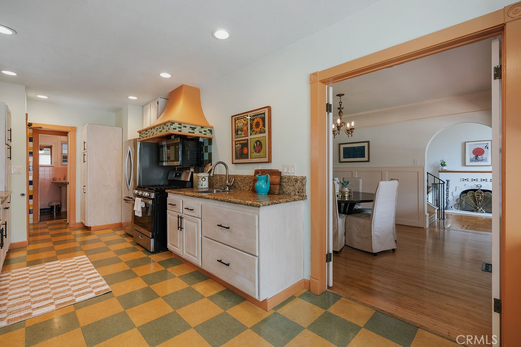 521 W Whiting Avenue