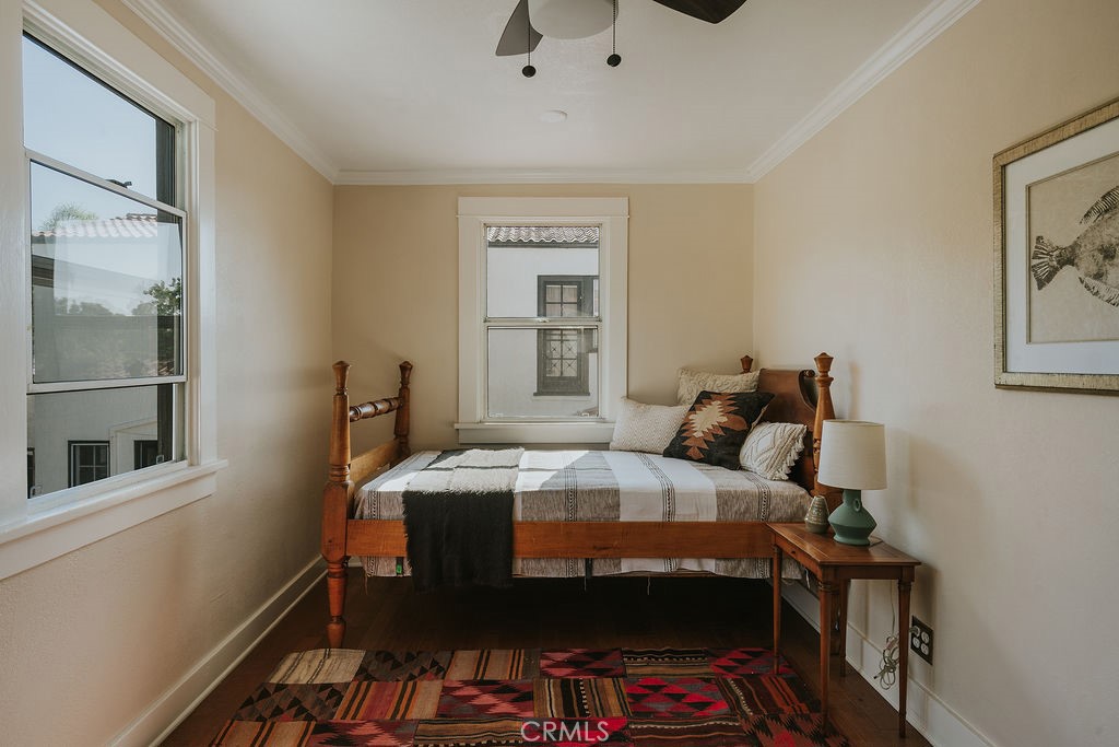 521 W Whiting Avenue