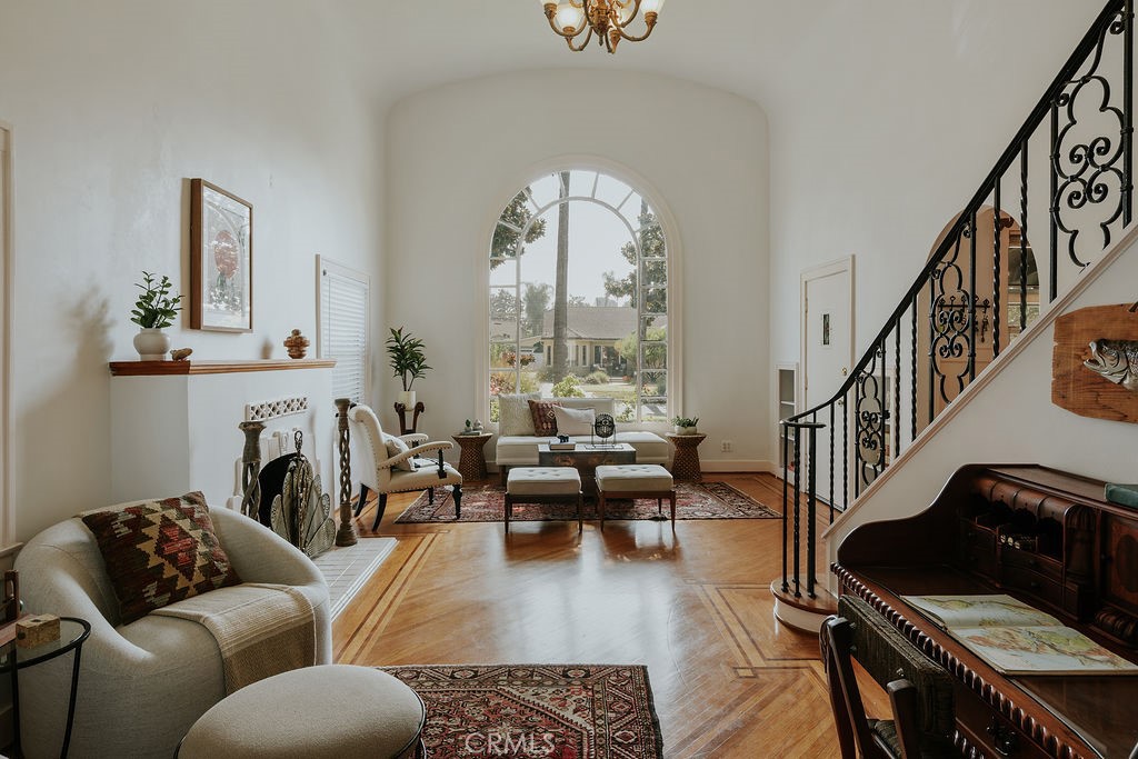 521 W Whiting Avenue