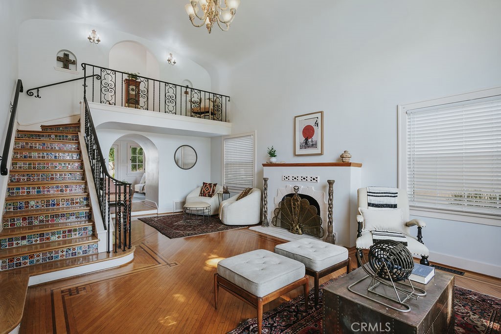 521 W Whiting Avenue