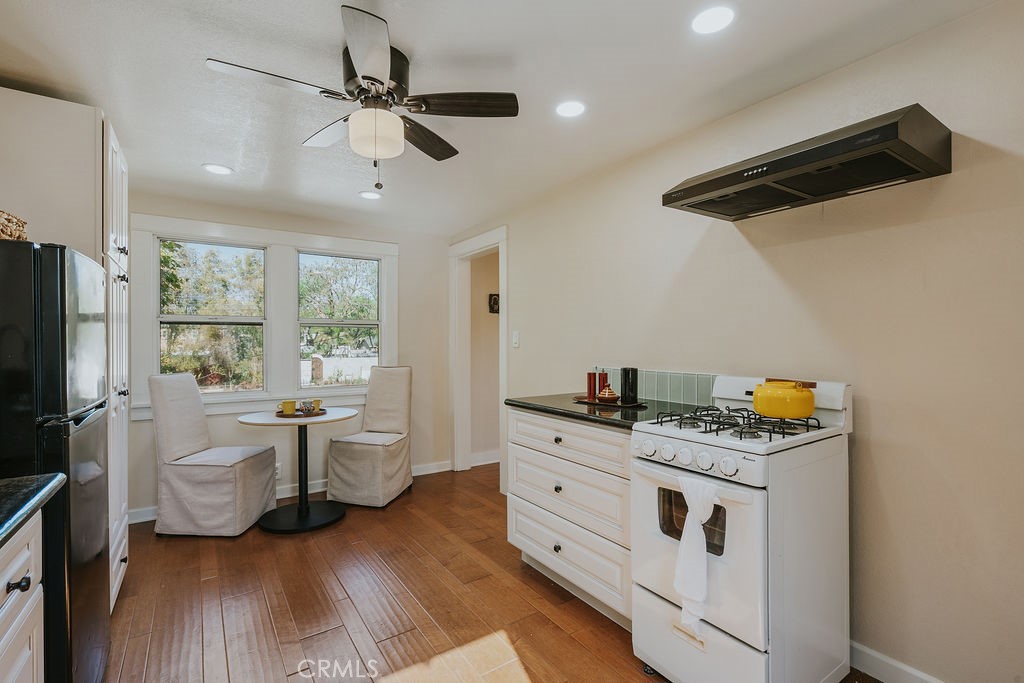 521 W Whiting Avenue