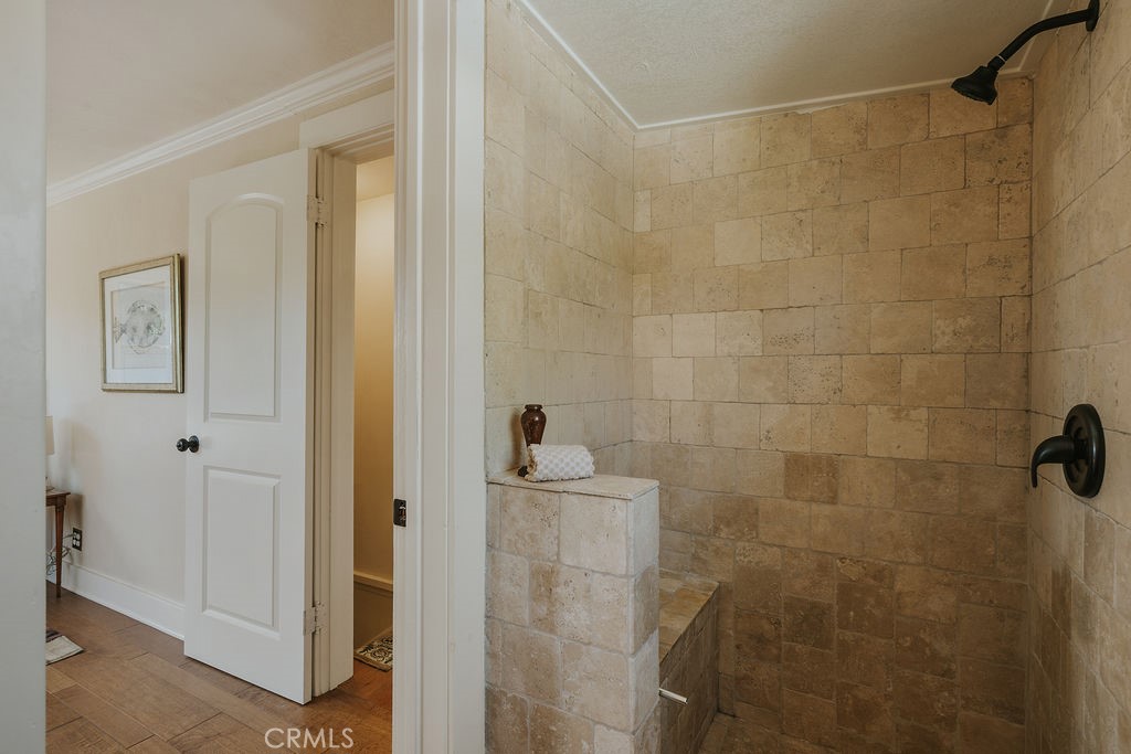 521 W Whiting Avenue