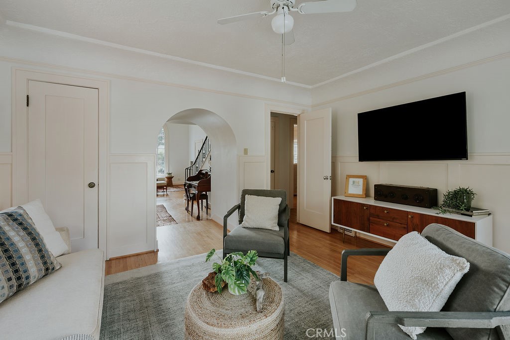 521 W Whiting Avenue