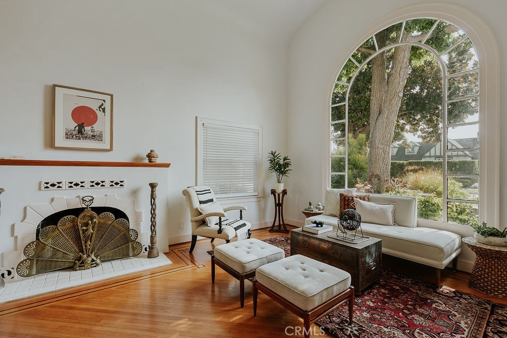 521 W Whiting Avenue