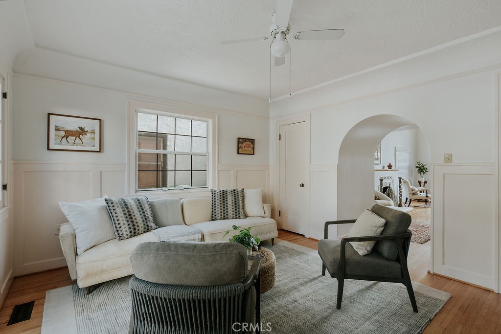 521 W Whiting Avenue