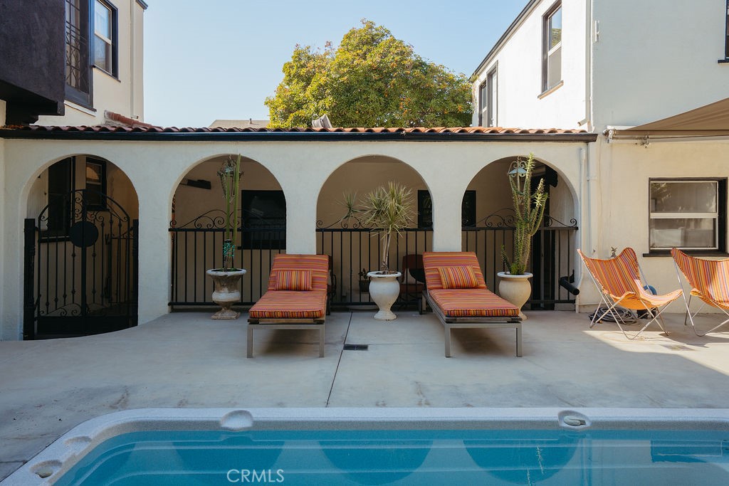 521 W Whiting Avenue