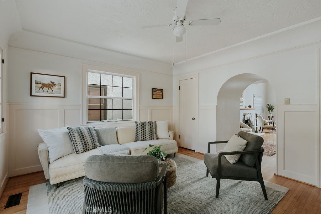 521 W Whiting Avenue