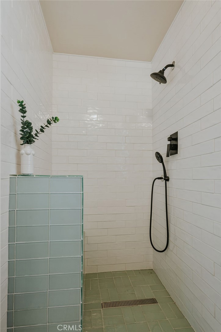 521 W Whiting Avenue