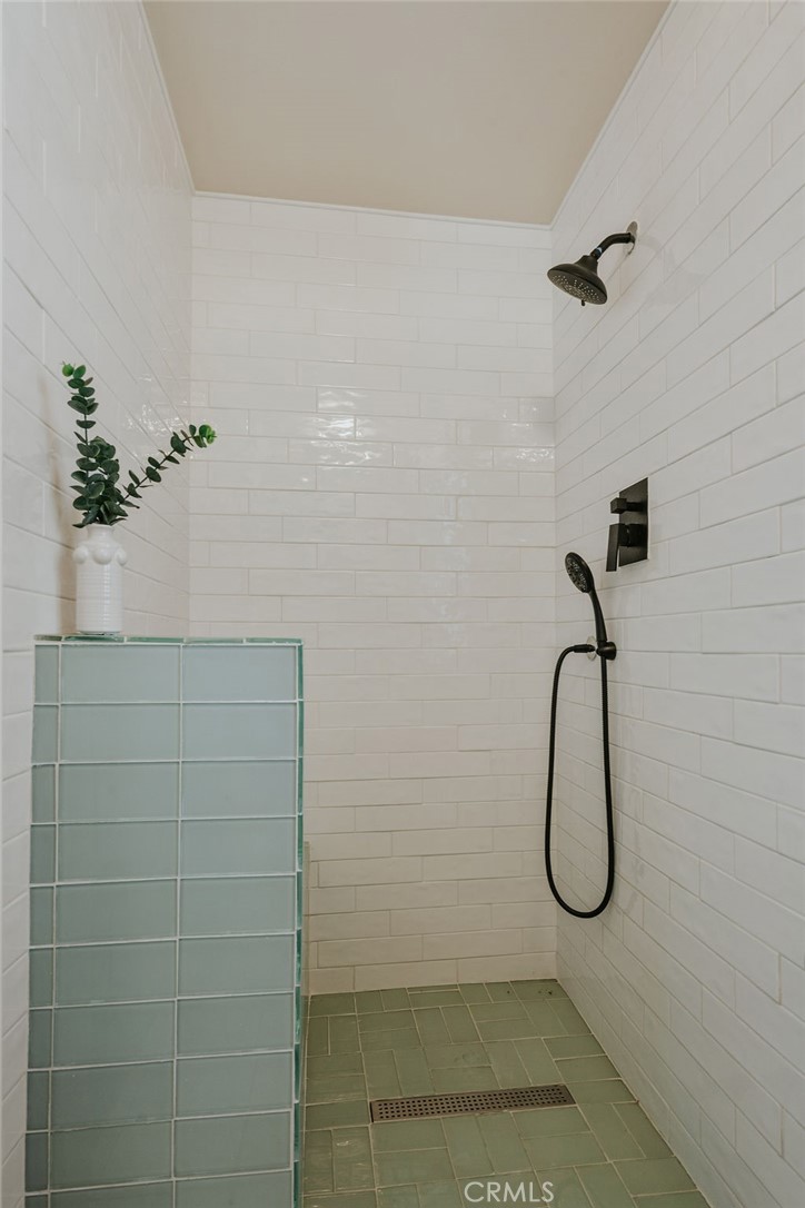 521 W Whiting Avenue