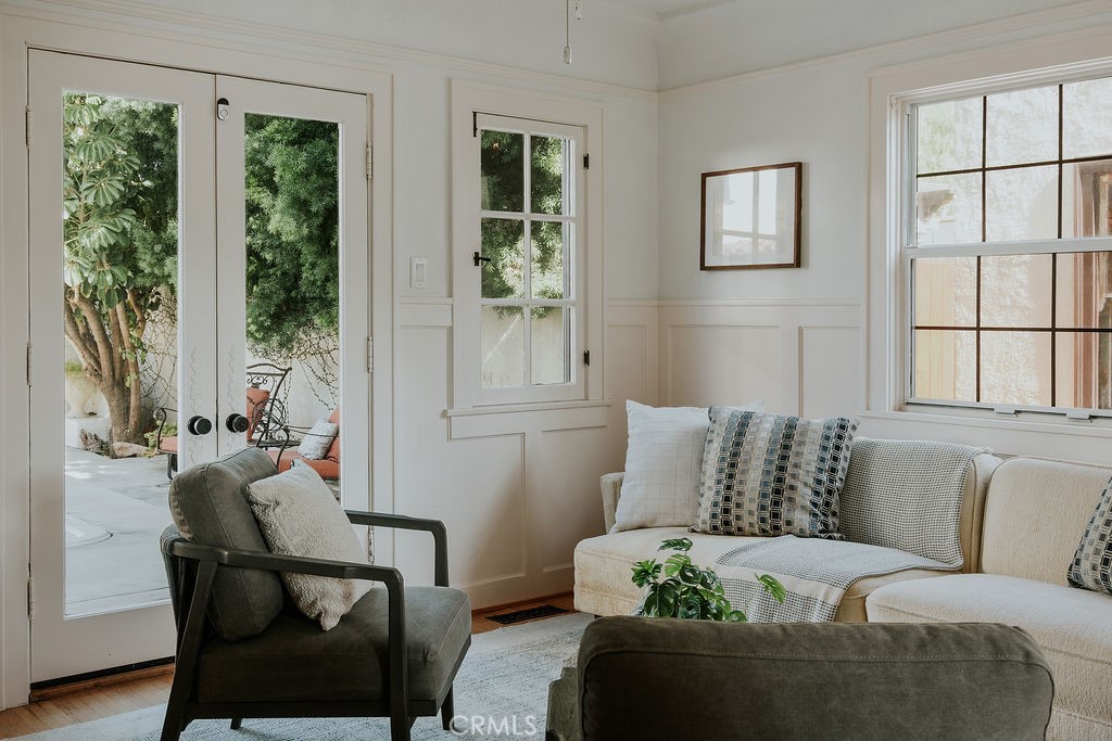 521 W Whiting Avenue