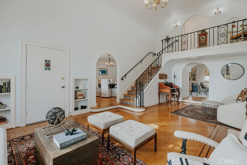 521 W Whiting Avenue