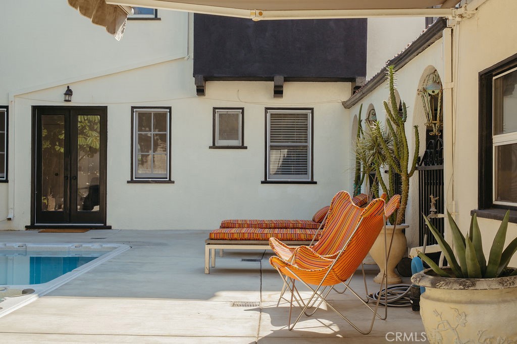 521 W Whiting Avenue