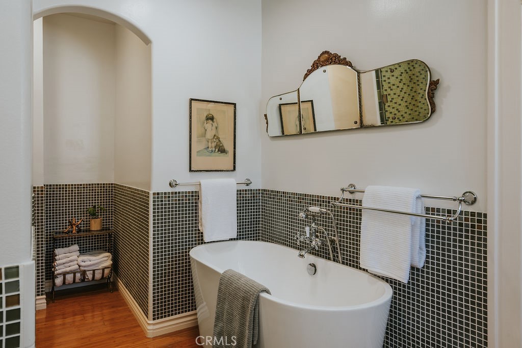 521 W Whiting Avenue