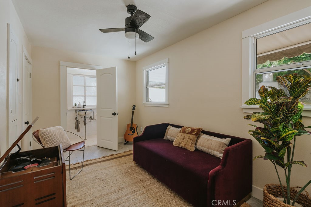 521 W Whiting Avenue