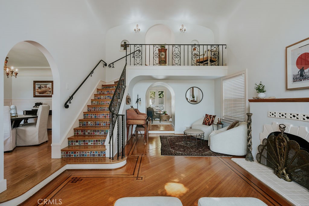 521 W Whiting Avenue