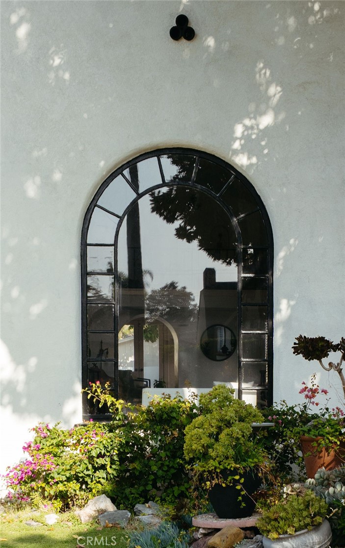 521 W Whiting Avenue