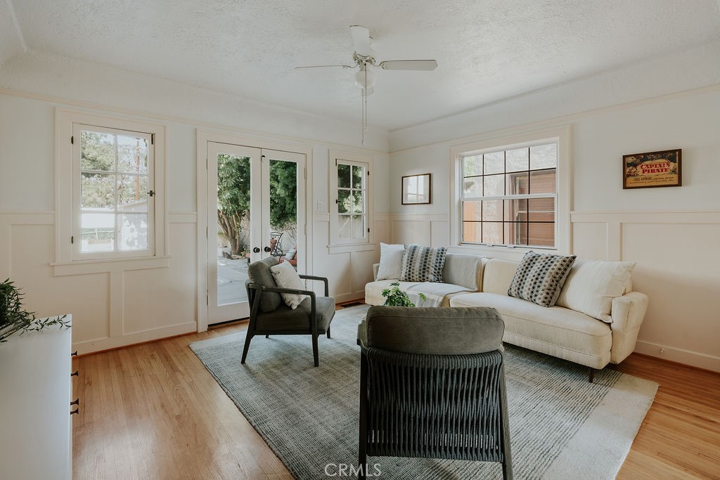 521 W Whiting Avenue