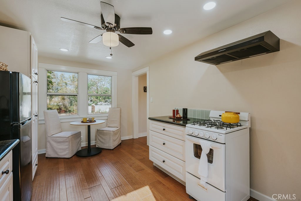 521 W Whiting Avenue